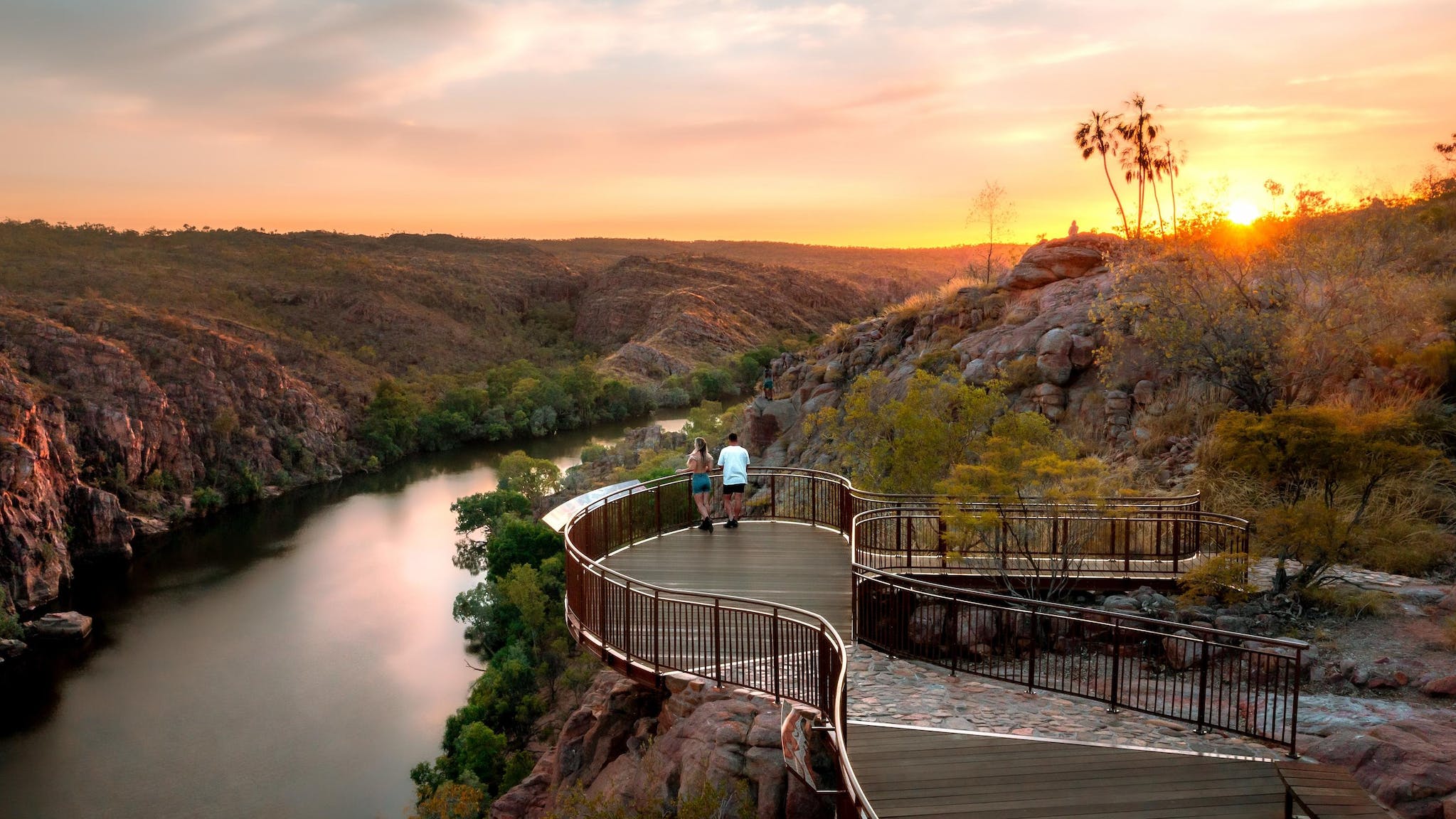 People standing at the Baruwei Lookout in Nitmiluk National Park